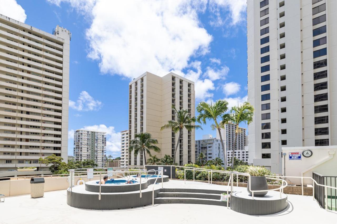 Beautiful 1Br, Steps To Waikiki Beach And Parking Гонолулу Экстерьер фото